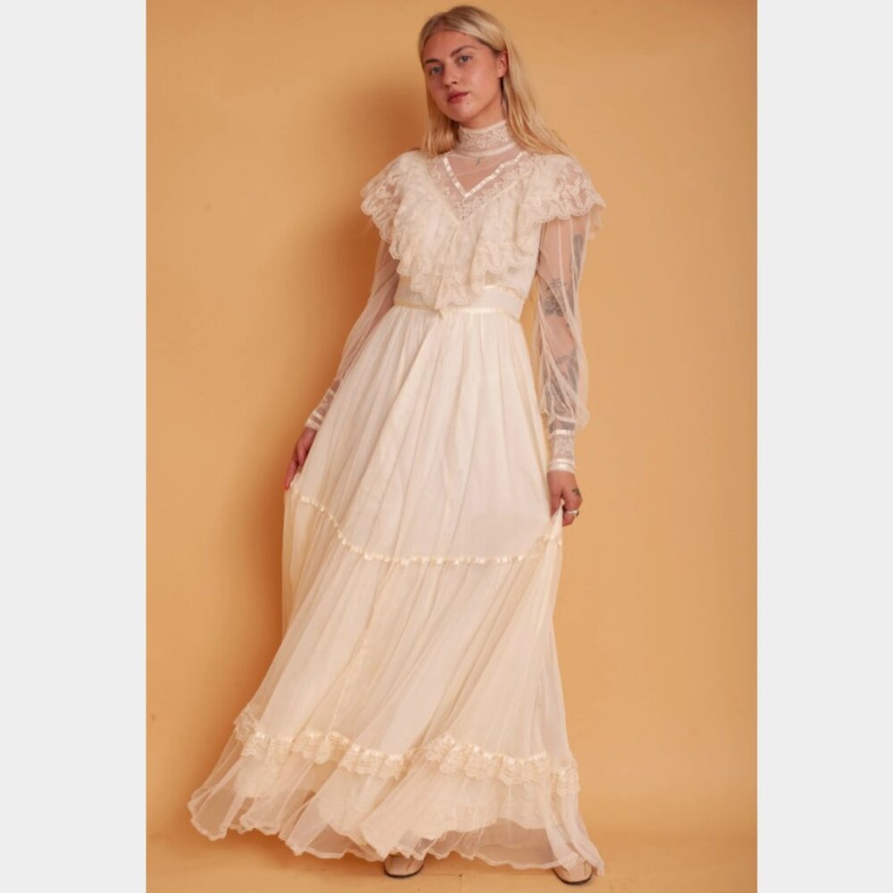 GUNNE SAX WEDDING GOWN, 5, ROMANTIC RENAISSANCE BRIDAL COLLECTION CREAM LACE